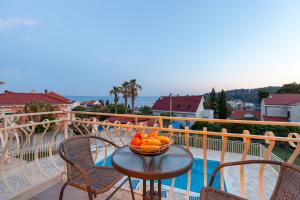 Villa Vjeka Cozy Family Retreat with Heated Pool, Brač Island