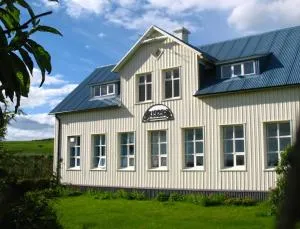 Guesthouse Húsid - Hólmabæir