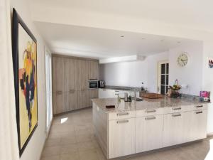 Villas Stylish villa with private pool : photos des chambres