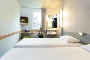 Hotels ibis budget Paris Porte De Montmartre : photos des chambres