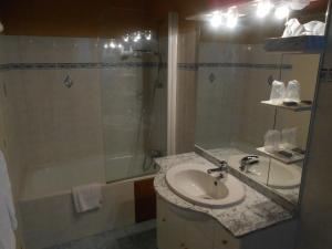 Hotel AUX GORGES DU DOURDOU photo 15