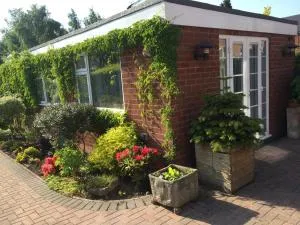 Cannock Chase Guest House Self Catering incl all home amenities & private entrance - 彭克里奇