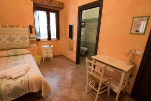 Double or Twin Room with Bathroom