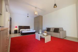 Almyros Aktis private garden apartment