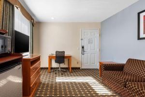 Suite, 1 King Bed with Living Room and Sofa Bed, Non Smoking room in Quality Inn & Suites Huntington Beach
