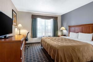 Family Room, 1 King Bed and 1 Queen Bed, Non Smoking room in Quality Inn & Suites Huntington Beach