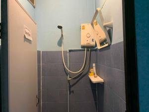 J Giant Hostel