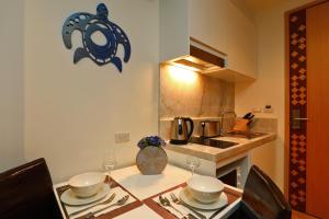 The Aristo Beach by Holy Cow, studio, mountain view