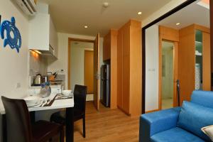 The Aristo Beach by Holy Cow, studio, mountain view