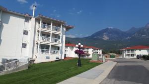 Mountain View Resort and Suites at Fairmont Hot Springs