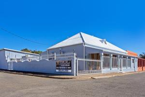 La La DaThel Guesthouse - 4hvězdičkové hotely ve městě Colesberg