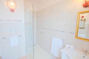 Appartements NICE ETOILE AP1007 by Riviera Holiday Homes : photos des chambres