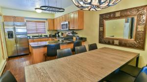 Cedars Powder Day Townhome: Ski-In, Ski-Out