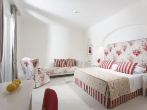 Superior Triple Room with Sea View room in Hotel Corallo Sorrento