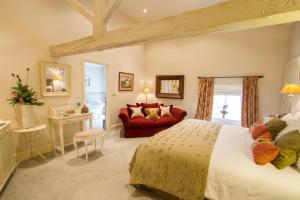 Deluxe King Room room in The Punch Bowl Inn