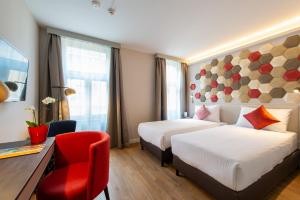 Three Corners Hotel Art