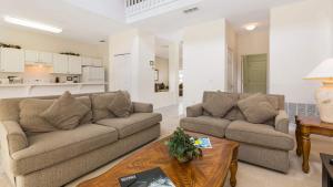 Lucky Charm - Budget-friendly 5 bed vacation home, close to Disney World