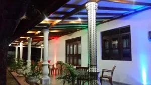 Kandyan Rest - Talakolawela