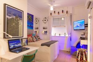 Reformadíssimo na quadra praia de Copacabana Posto 6 na melhor localização do Rio - WiFi 500Mb