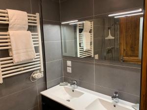 Appartements RIBEAUVILLE city center - Gite des Menetriers, LES VIEILLES VIGNES - : photos des chambres