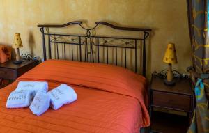 ''EPAVLIS boutique GALAXIDI'' Parnassos Greece