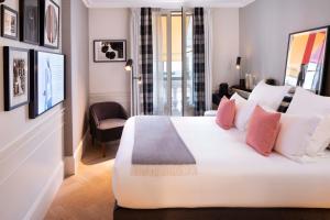 Premium Double Room room in Hotel Flanelles Paris