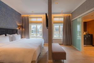 Ruyschen Suite with Canal View room in Radisson Blu Hotel Amsterdam City Center