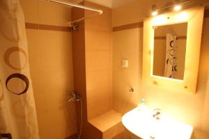 Oasis Rooms & Studios in Galissas Syros Greece
