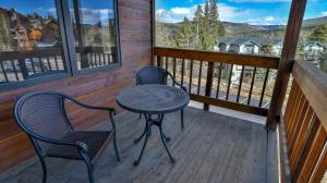 Tyra Streamside Wolf’s Lair Condo: Ski-InSki-Out