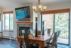 Park Forest Moose Pad Townhome: Hot Tub, On Shuttle Route