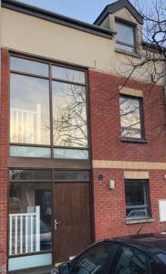 City Centre Townhouse-3 Bedrooms & Parking - Excellent Location