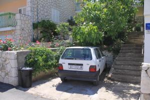 Apartments with a parking space Hvar 4004