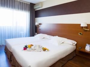 Double or Twin Room with Extra Bed (3 Adults) room in Oca Ipanema Hotel