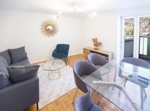 Elegant Apartment with Stunning Lake View