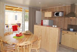 Campings Parc Saint James Oasis Village : photos des chambres