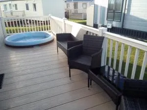 Premium Accomodation with Hot Tub, Tattershall Lakes Country Park - 塔特舍尔