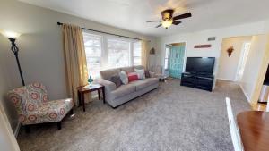 Two-Bedroom House room in Wisteria Vine Cottage