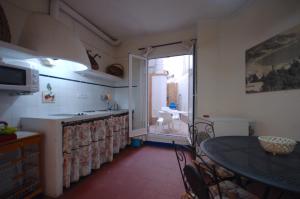 Lets Holidays APARTMENT IN THE OLD TOWN TOSSA