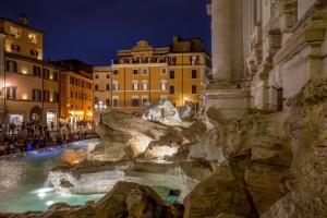 Superior Apartment room in Trevi Ab Aeterno - Amazing View of the Trevi Fountain