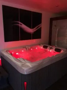 SPABYELLEETLUI spa rouge ou bleu - Rollegem