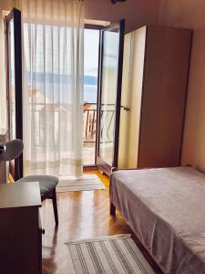 Apartments Petricic with swimming pool 