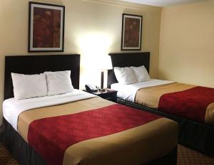 Double Room with Two Double Beds - Non-Smoking room in Econo Lodge Inn & Suites Shamokin Dam - Selinsgrove