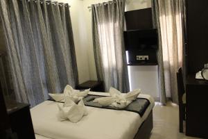 SKY GATE HOTEL Near Apollo MAIN, Womens & Childrens US Consulate Sankara Netralaya Goethe Institute PrestigePalladium Shastri Bhavan Senmozhi Poonga Raj Ratnam Stadium TAJ Coromandal India Oil Bhavan Dr Mohans Diabetics VAC Chennai