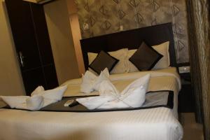 SKY GATE HOTEL Near Apollo MAIN, Womens & Childrens US Consulate Sankara Netralaya Goethe Institute PrestigePalladium Shastri Bhavan Senmozhi Poonga Raj Ratnam Stadium TAJ Coromandal India Oil Bhavan Dr Mohans Diabetics VAC Chennai