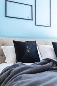 A World Aparts - 40 Sforza