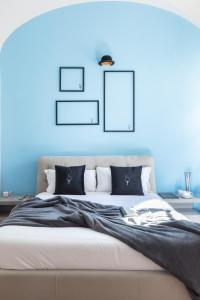 A World Aparts - 40 Sforza