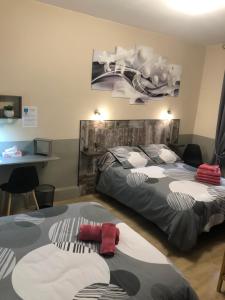 Hotels Hotel des Remparts : photos des chambres