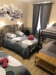 Hotels Hotel des Remparts : photos des chambres