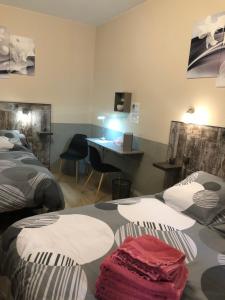 Hotels Hotel des Remparts : photos des chambres