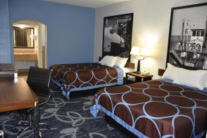 Double Room with Two Double Beds - Smoking room in Super 8 by Wyndham Houston Hobby Airport South